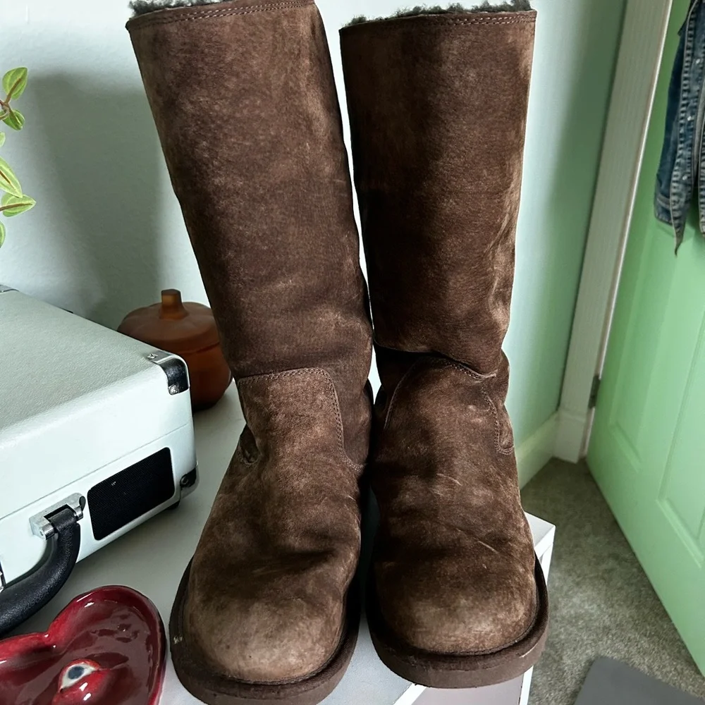 UGG Roseberry Brown Winter Boots with Plush Lining - Picture 4 of 5